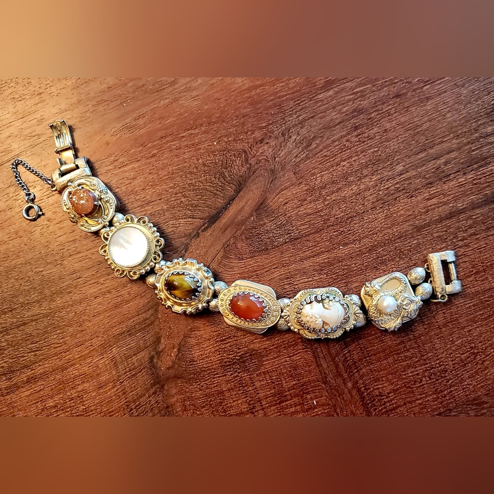 Fine Qualty 1950s Victorian Revival Slider Bracelet